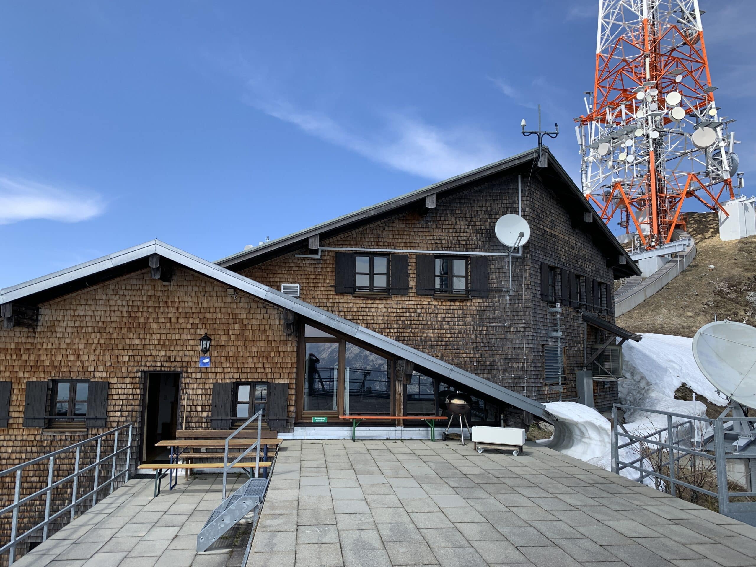 Das Haupthaus der Sendeanlage