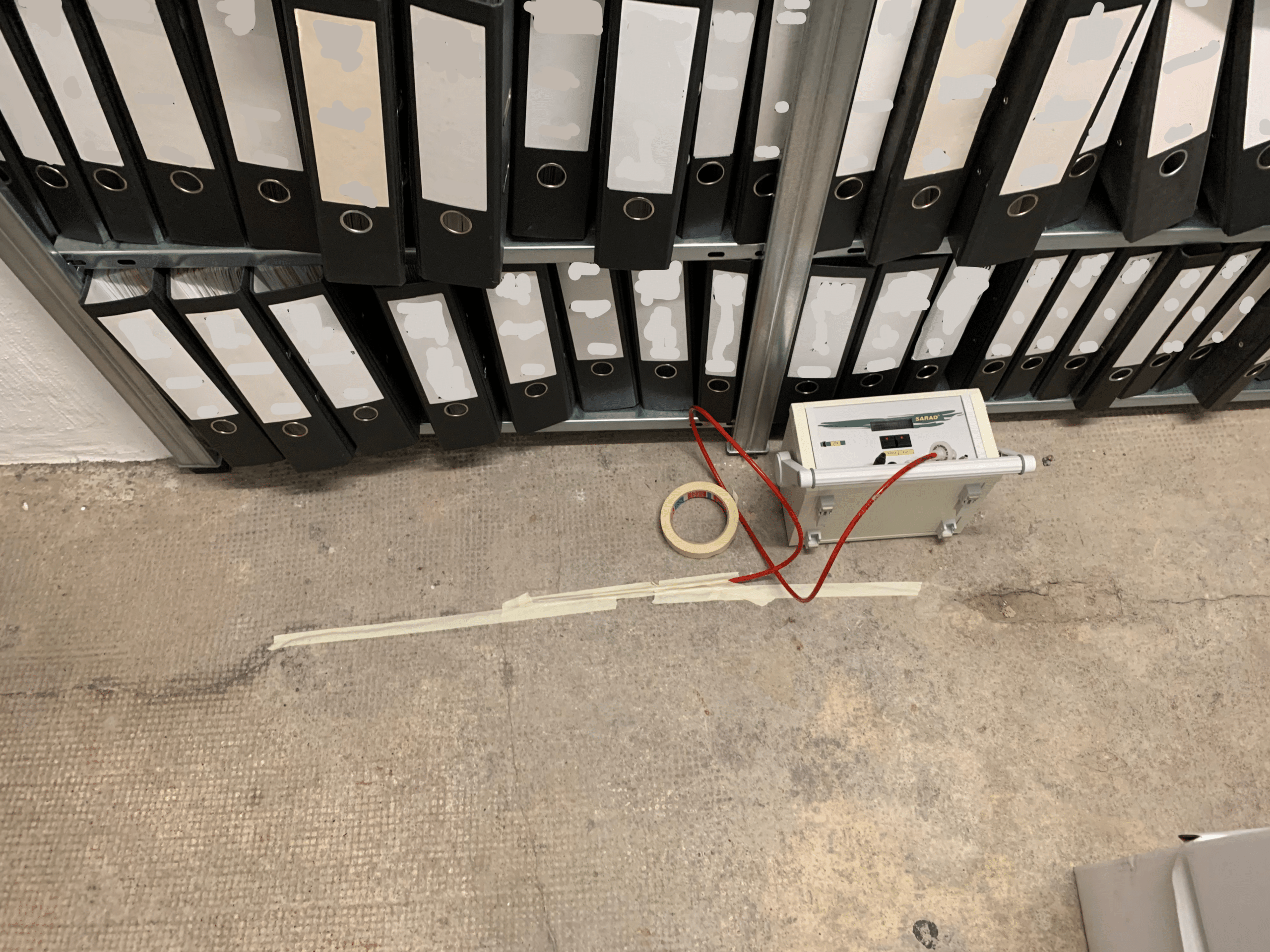 Radon-Thoron-Messung an einem Riss im Archivkeller-Boden