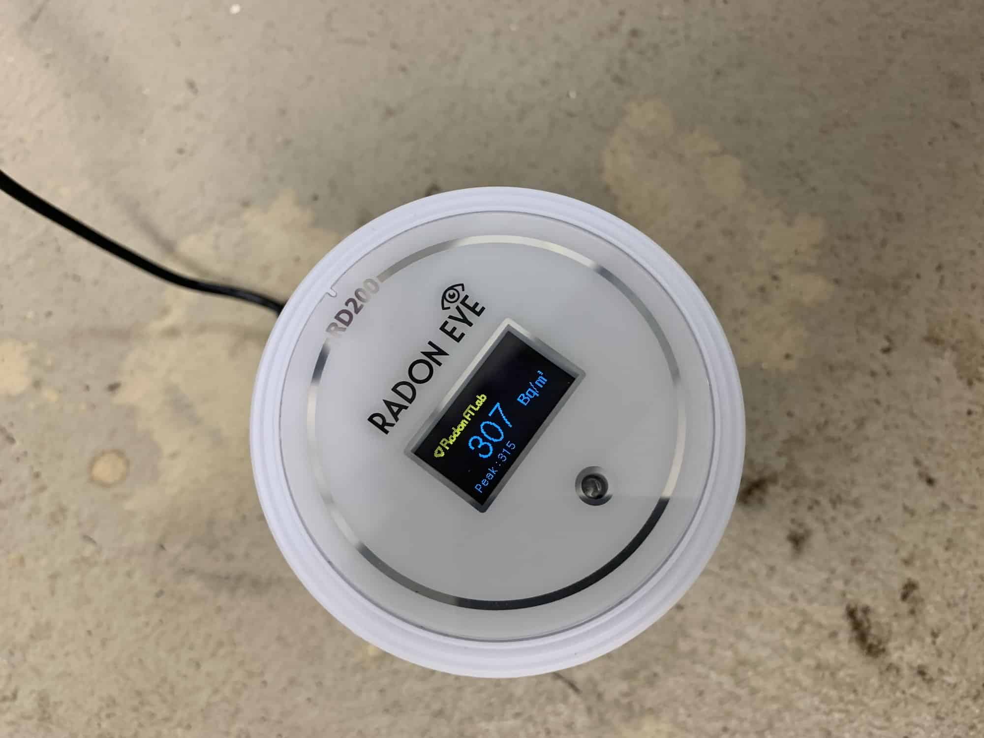RadonEye im Erdgeschoss mit 307 Bq/m³