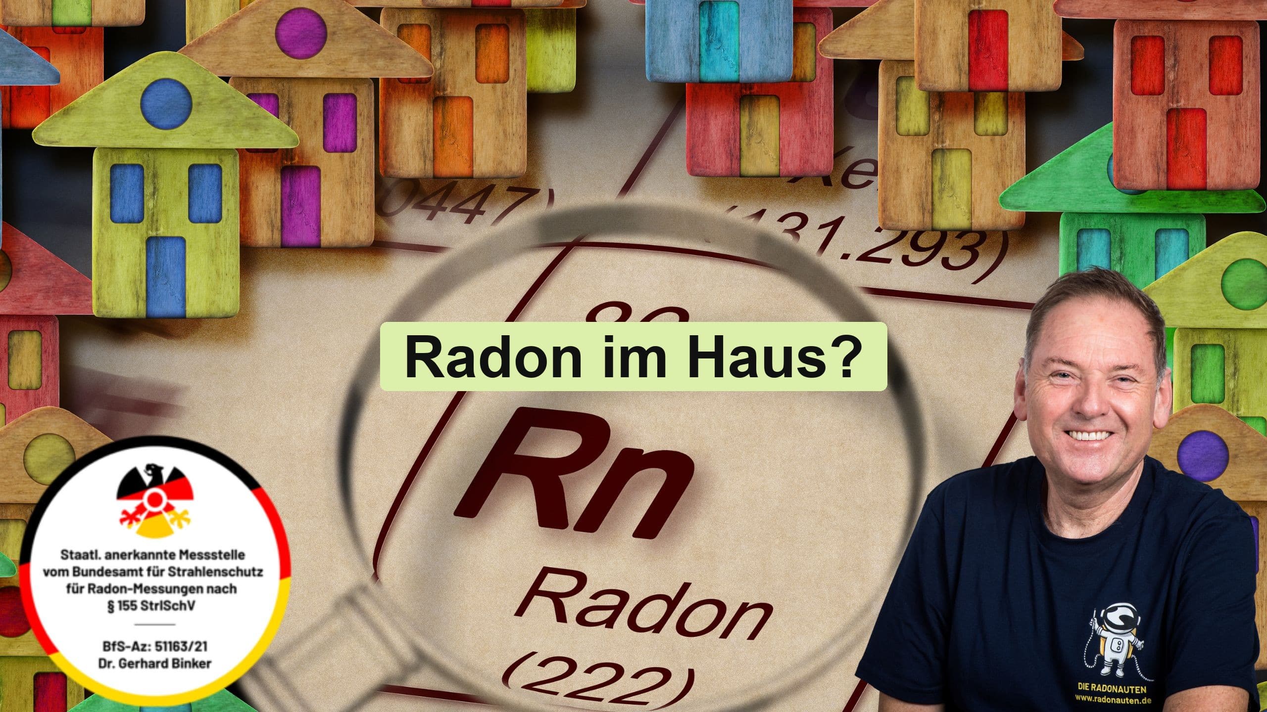 Lupe über dem Element Radon im Periodensystem, umgeben von bunten Holzhäusern, Titel: Radon im Haus?